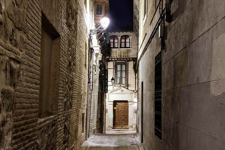 Una stradina del centro storico di Toledo