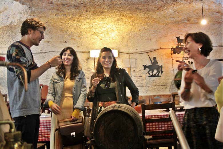 Visita a las cuevas-bodega de Tomelloso