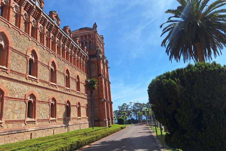 Walk around the Seminario Mayor