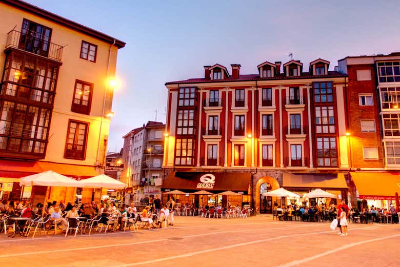 Torrelavega al caer la noche