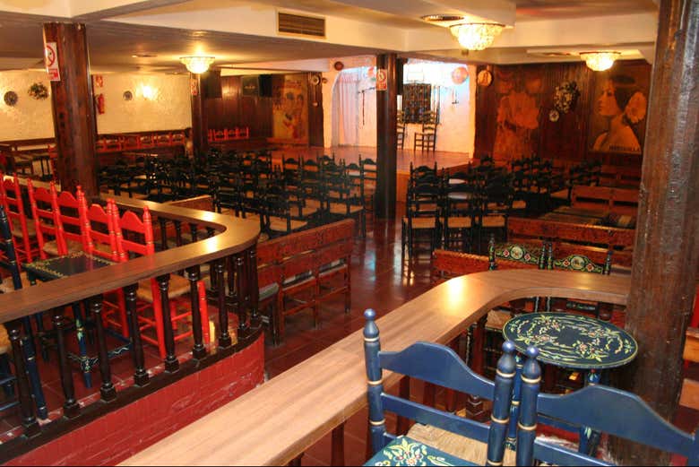 Sala preparada para el espectáculo flamenco