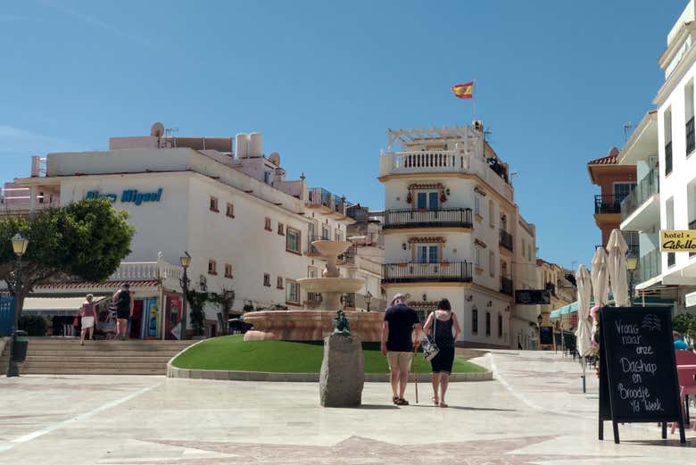 Um passeio ensolarado pelo Passeio Marítimo