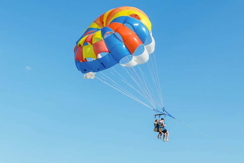 Experiencia de parasailing en Torrevieja