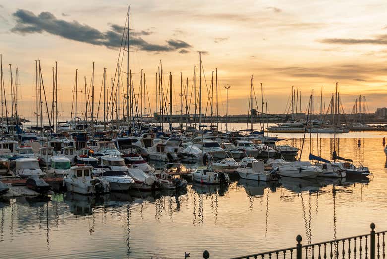 Porto di Torrevieja al tramonto
