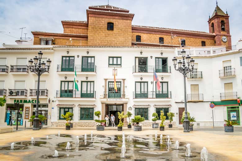 Contemplando el Ayuntamiento de Torrox
