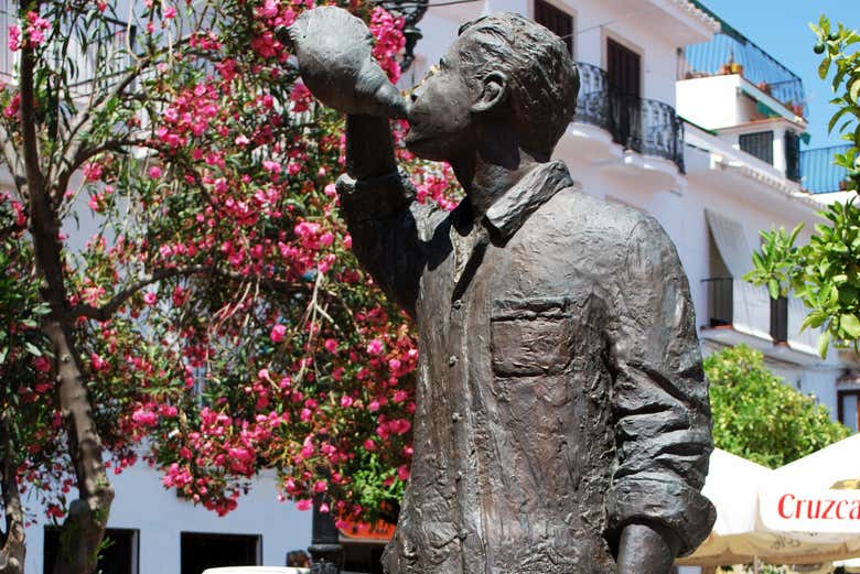 Uma escultura em homenagem ao festival das migas de Torrox