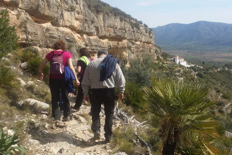 Paseando por el entorno de los Abrigos de la Ermita