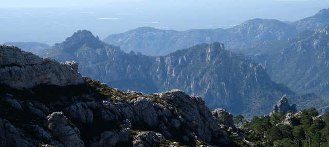 Trilha pelo monte Caro