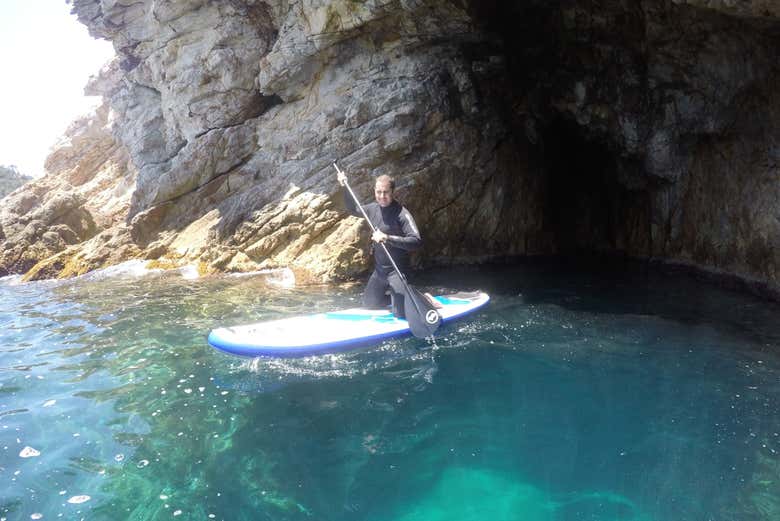 Remando con el paddle surf