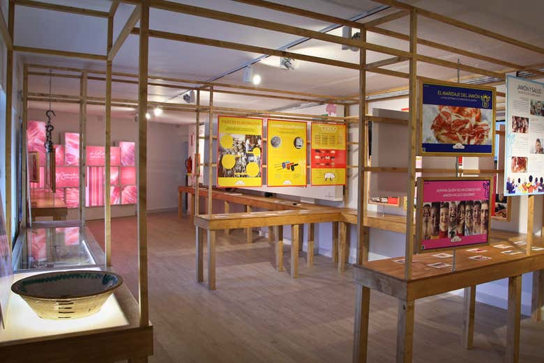 Tour por el Museo de Jamones Vallejo
