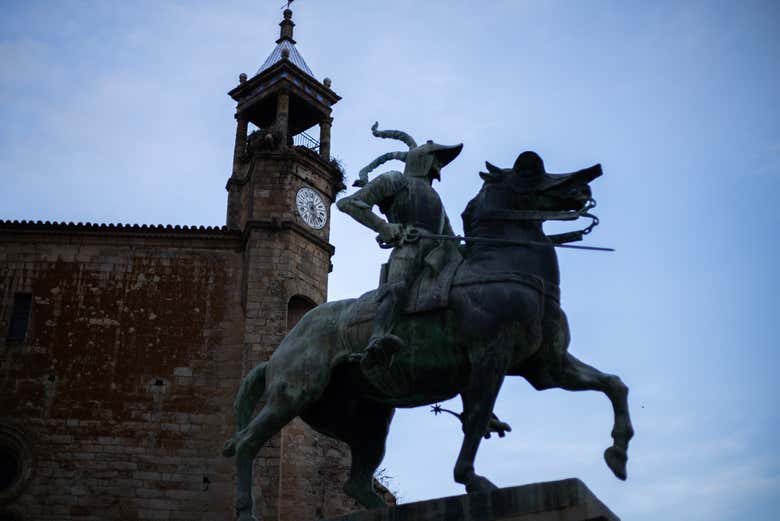 Monumento a Francisco Pizarro