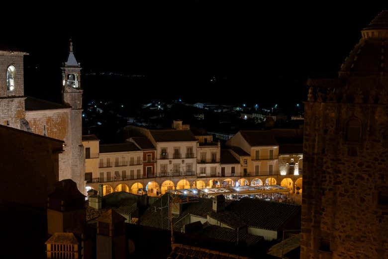 Vue panoramique de la Plaza Mayor au crépuscule
