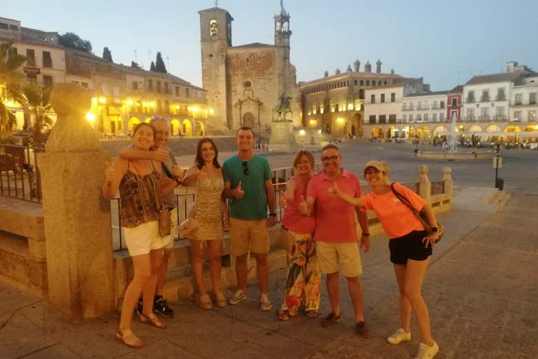 Una familia disfrutando del tour