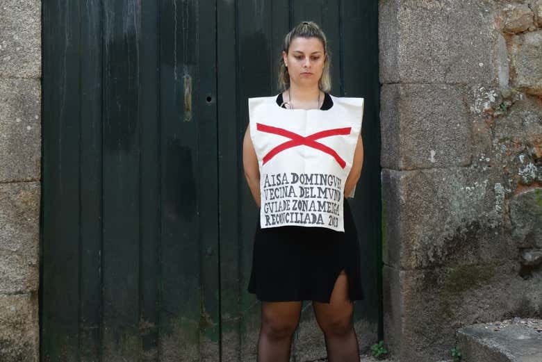 Teresa Coronel portera le sambenito de l'Inquisition