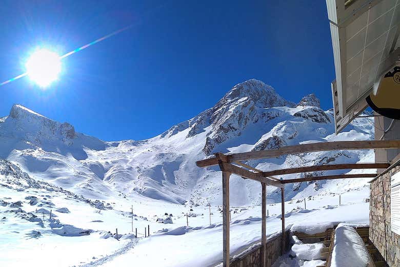Pico repleto de neve