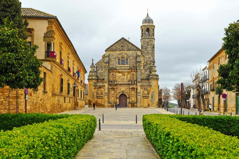 See the Plaza de Vázquez de Molina