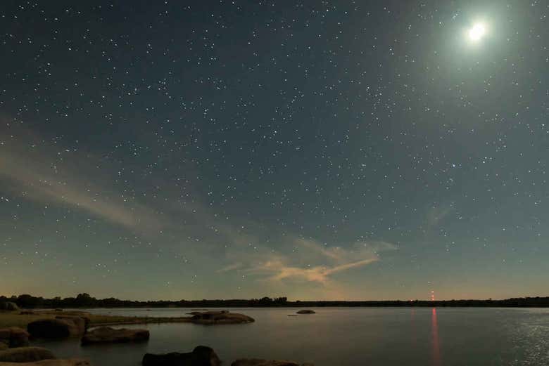 Manto estrellado al anochecer 