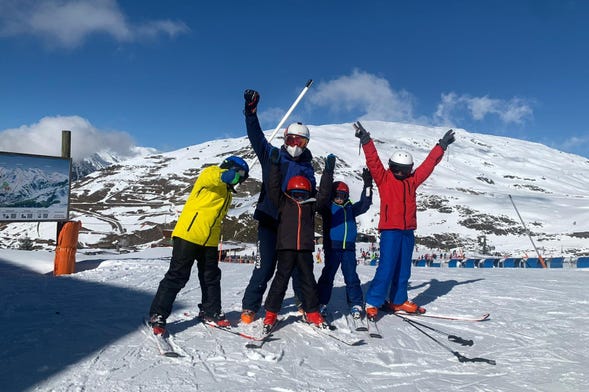Curso privado de esquí o snowboard en Valdesquí