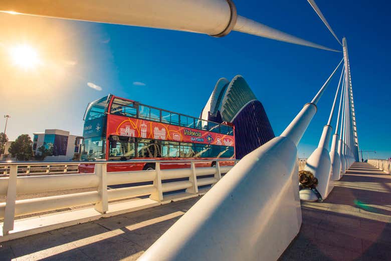 Attraversando Valencia sull'autobus turistico