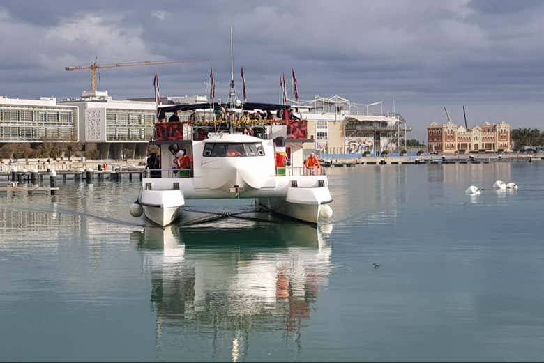 Zarpando desde el puerto de Valencia