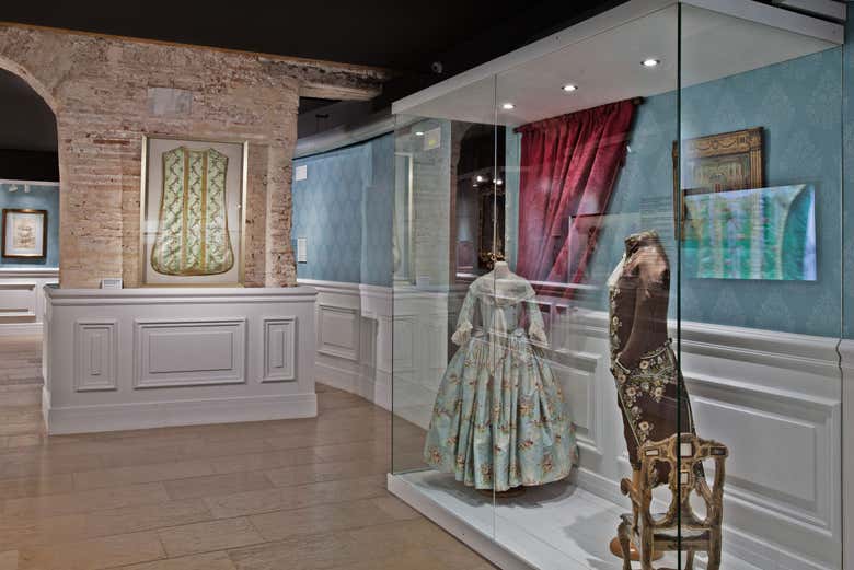 17th century mannequins