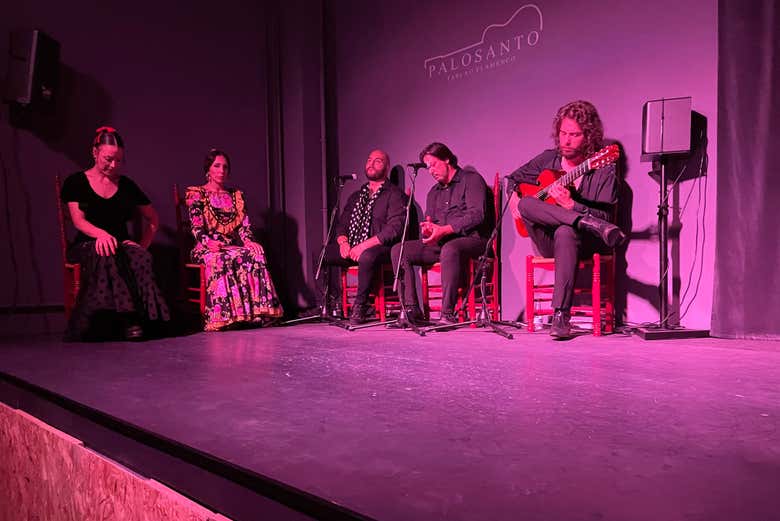Musiciens sur scène au tablao Palosanto