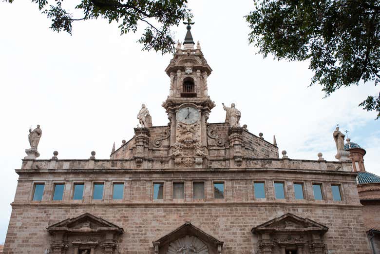 Fachada de la iglesia de los Santos Juanes
