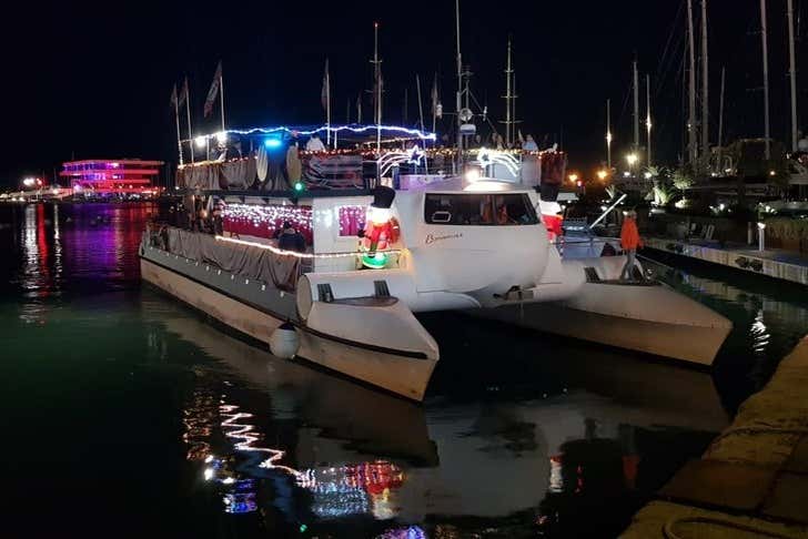 El barco estará engalanado con luces de Navidad