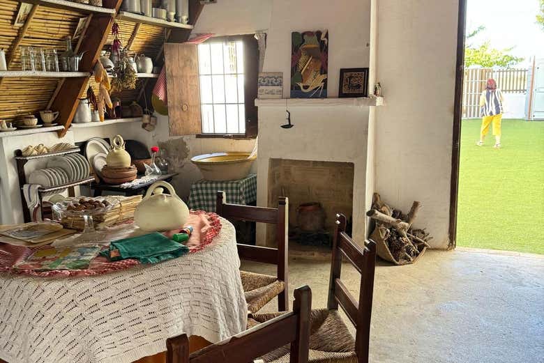 Interior de una barraca valenciana tradicional