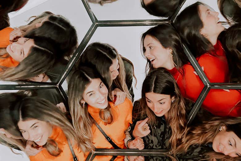 Un mondo pieno di illusioni ottiche e scenari interattivi