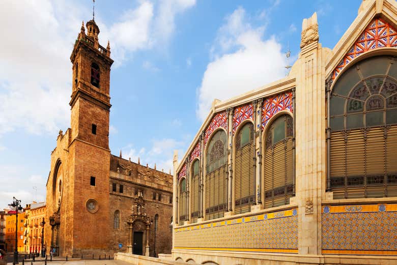 Plaza del mercado y torre de la iglesia