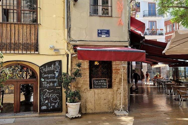 Esplorando le viuzze del quartiere di El Carmen