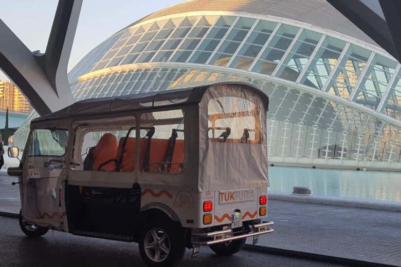 Tuk tuk na Cidade das Artes e das Ciências
