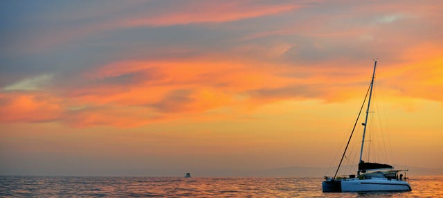 Balade en catamaran au coucher de soleil