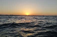Paseo en yate al atardecer