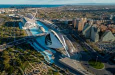 Visita guiada por la Ciudad de las Artes con entradas