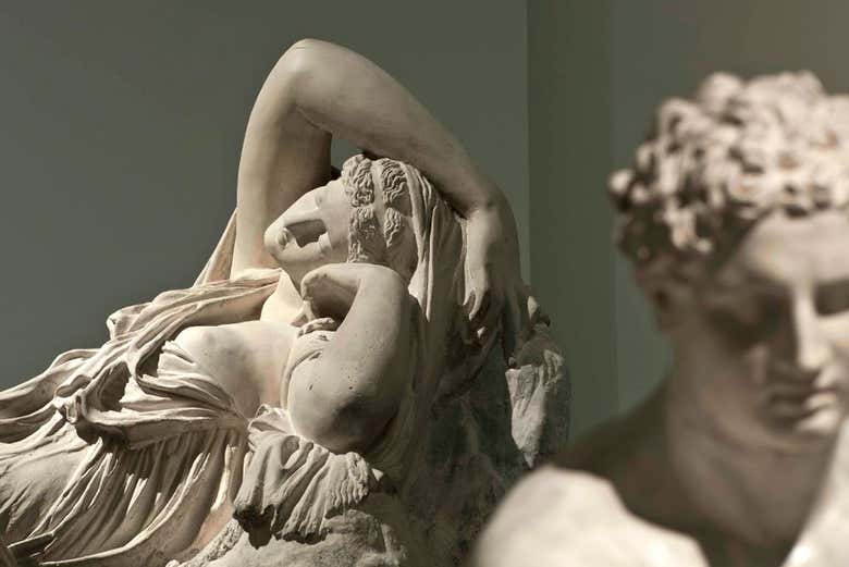 Riproduzione della scultura di Arianna abbandonata