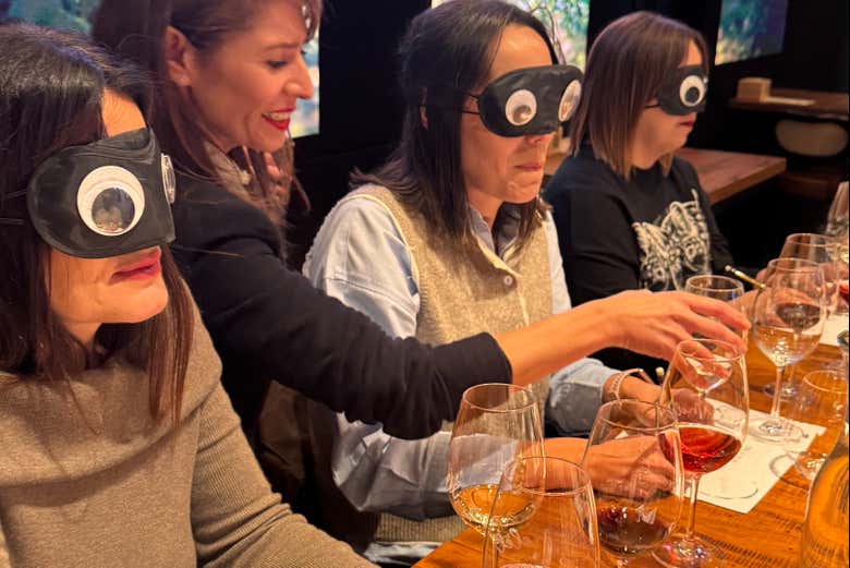Aprenderéis sobre vino con los ojos tapados