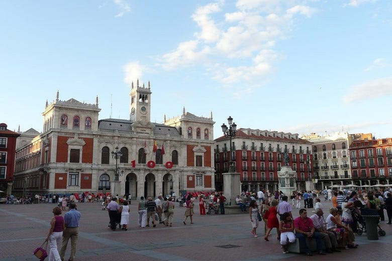 A Plaza Mayor e a Prefeitura de Valladolid