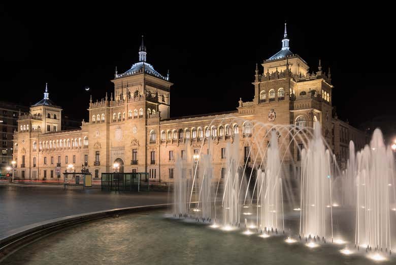 Praça de Zorrilla ao cair da noite