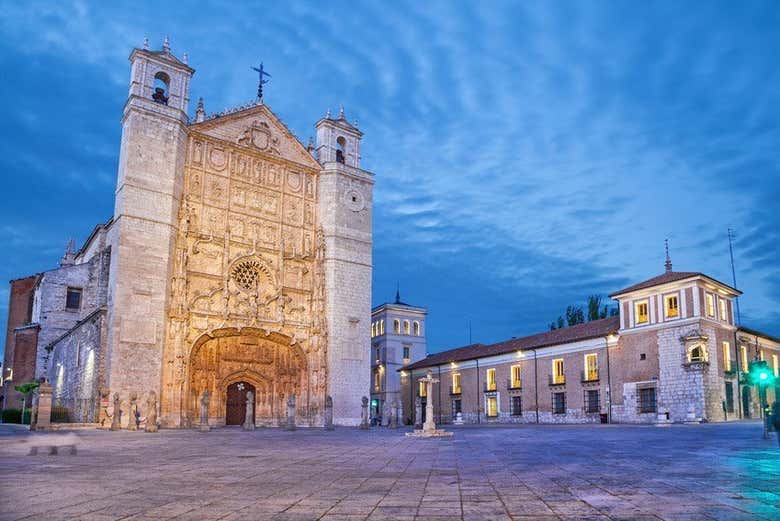 Église San Pablo à la tombée de la nuit