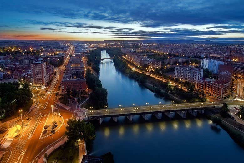 También impresiona al anochecer