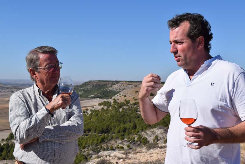 Degustando o vinho das adegas Concejo