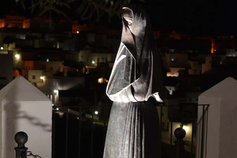 Una statua inquietante a Vejer