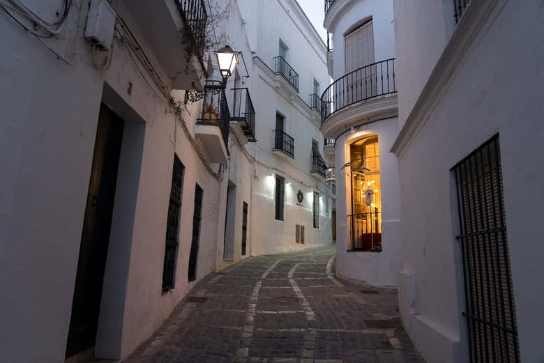 Disfrutando del free tour nocturno por Vejer de la Frontera