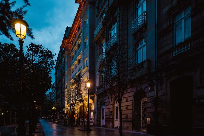 Ruas de Vigo ao anoitecer