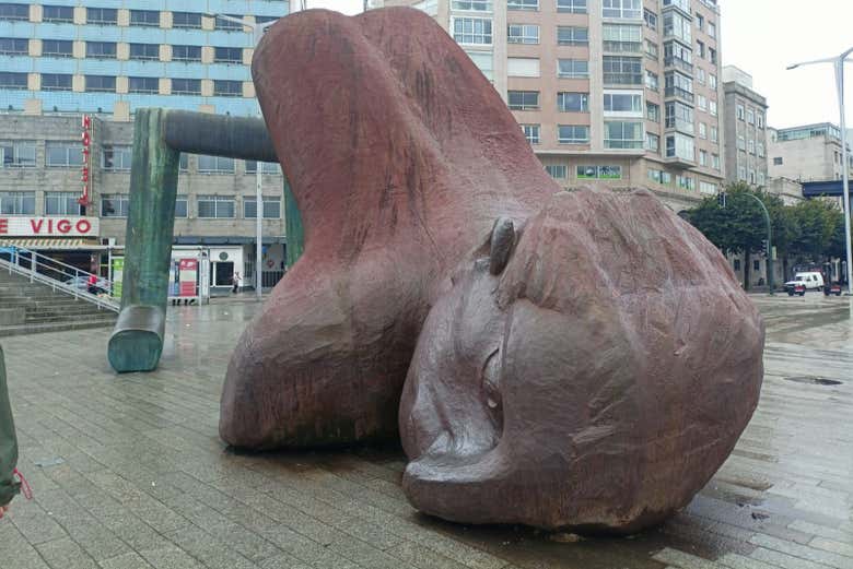 Sculpture O Nadador