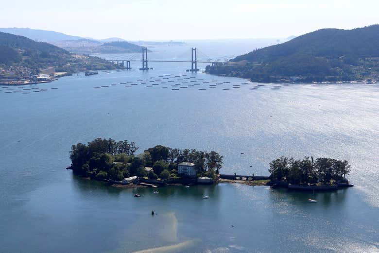 Isla de San Simón y puente de Rande