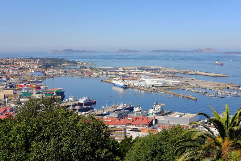 Il porto di Vigo, con le isole Cíes sullo sfondo
