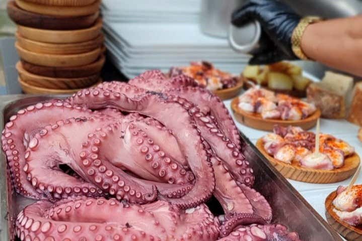 Dégustation de poulpe à la galicienne